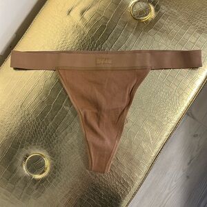 BNWT Skims 2x Camel ribbed thong